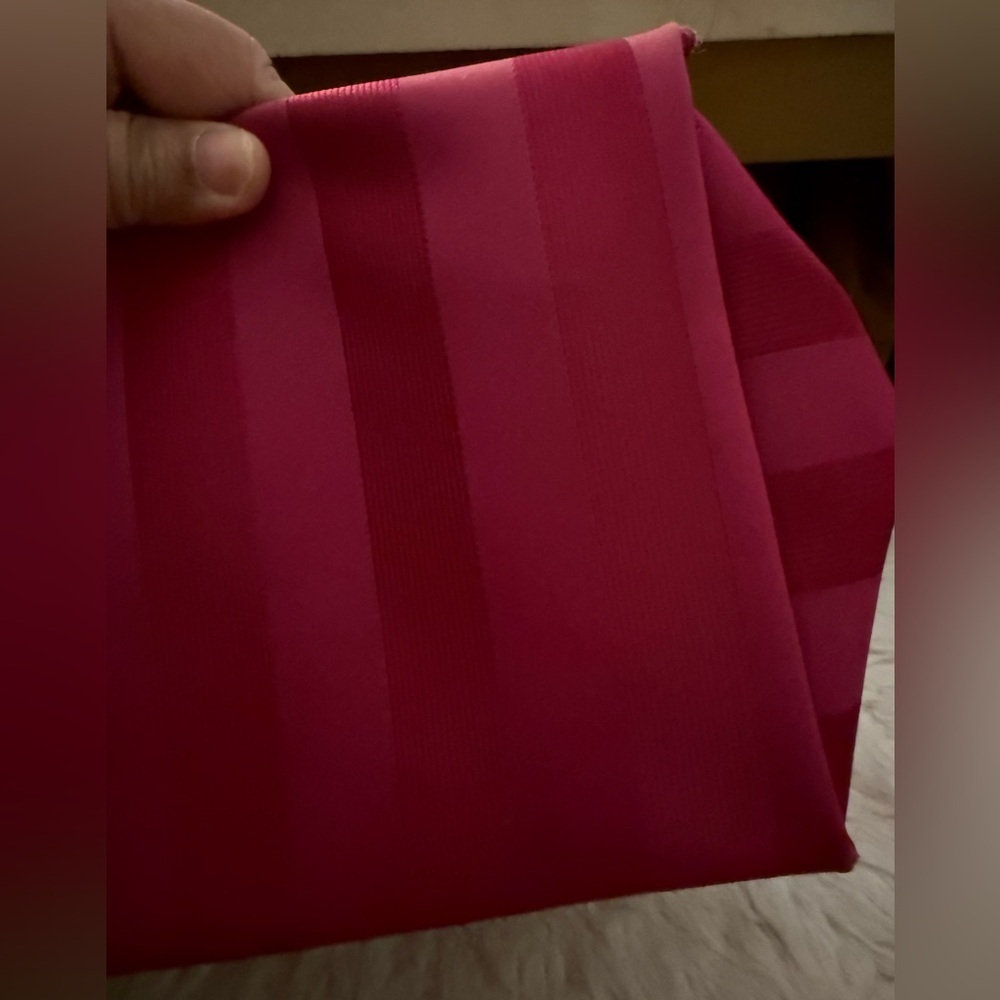 Authentic Valentino Garavani Sport Vibrant Pink Bag in Pristine Condition - Picture 8 of 15